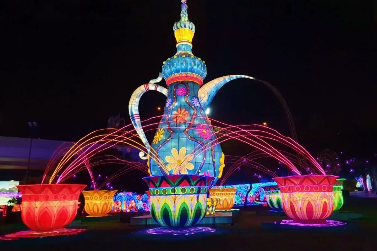 Dubai Garden Glow — photograph 3