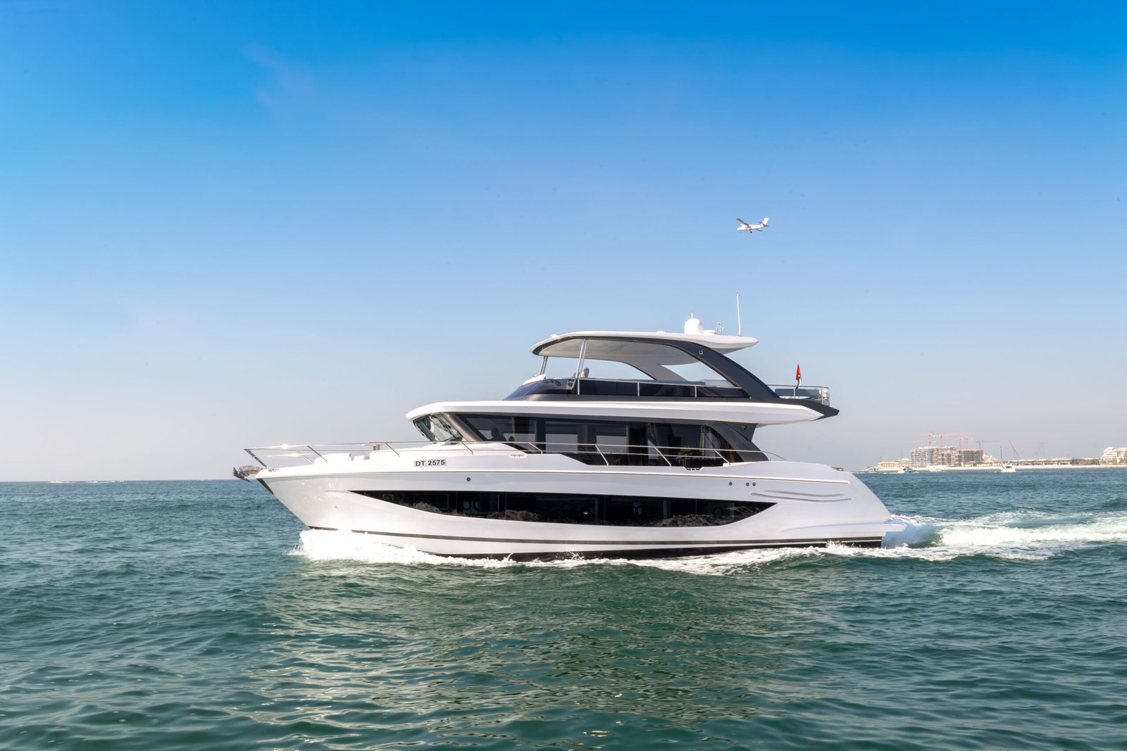 Private Yacht Charter — photograph 2