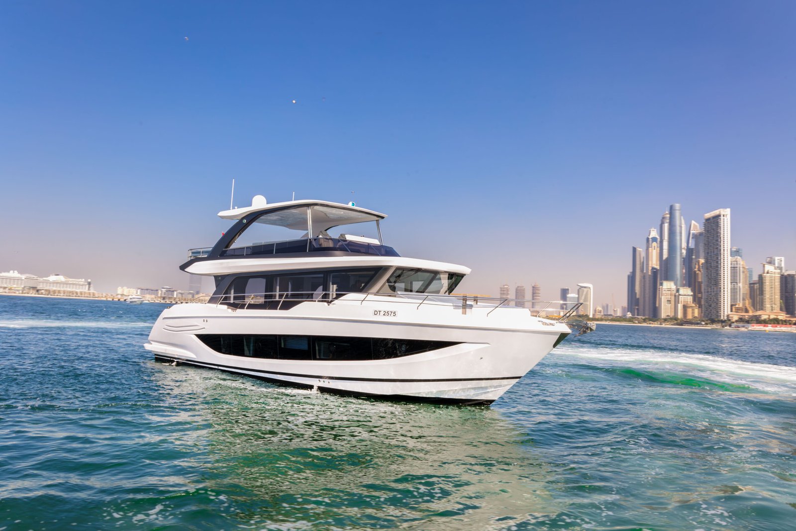 Private Yacht Charter — photograph 3