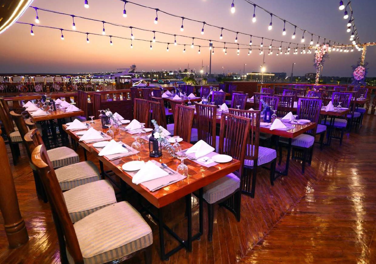 Dubai Marina Dhow Cruise — photograph 4