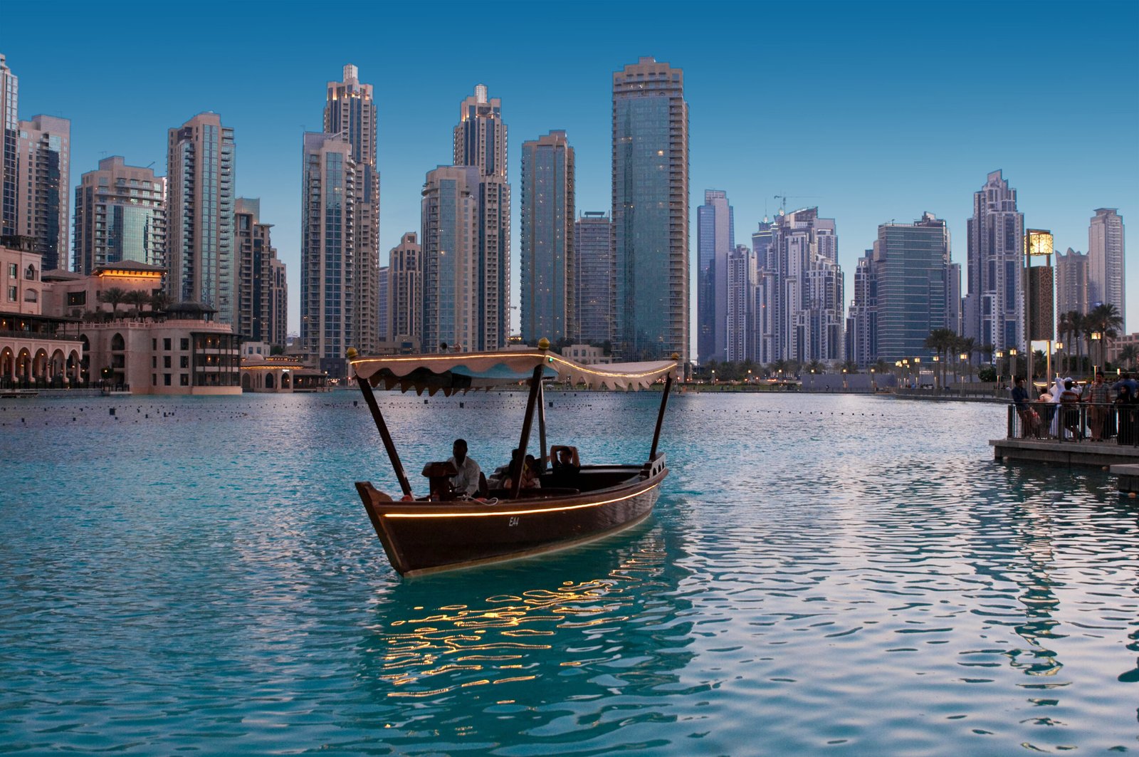Dubai Fountain Lake Ride — photograph 4