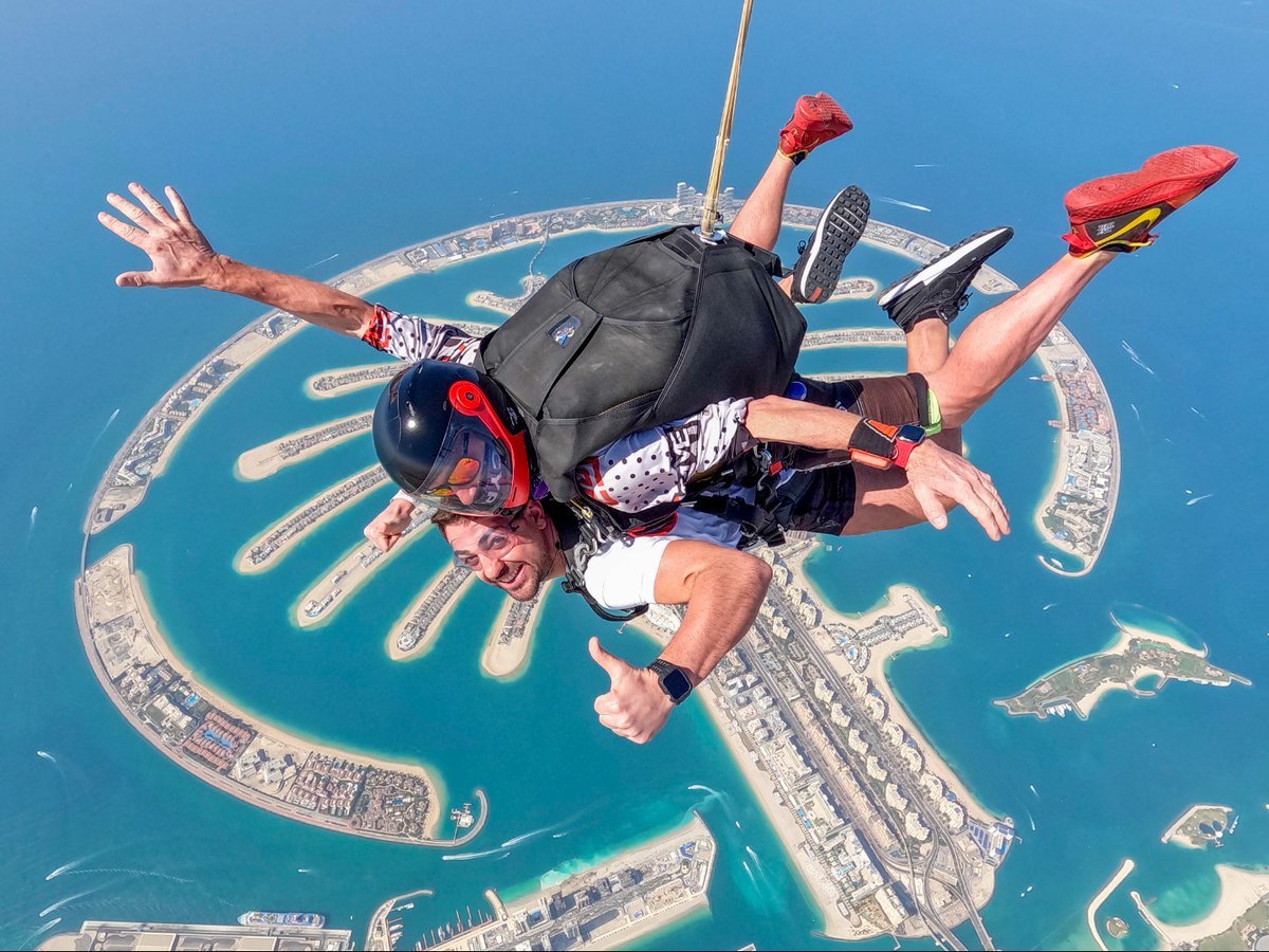 Skydiving Dubai — photograph 4