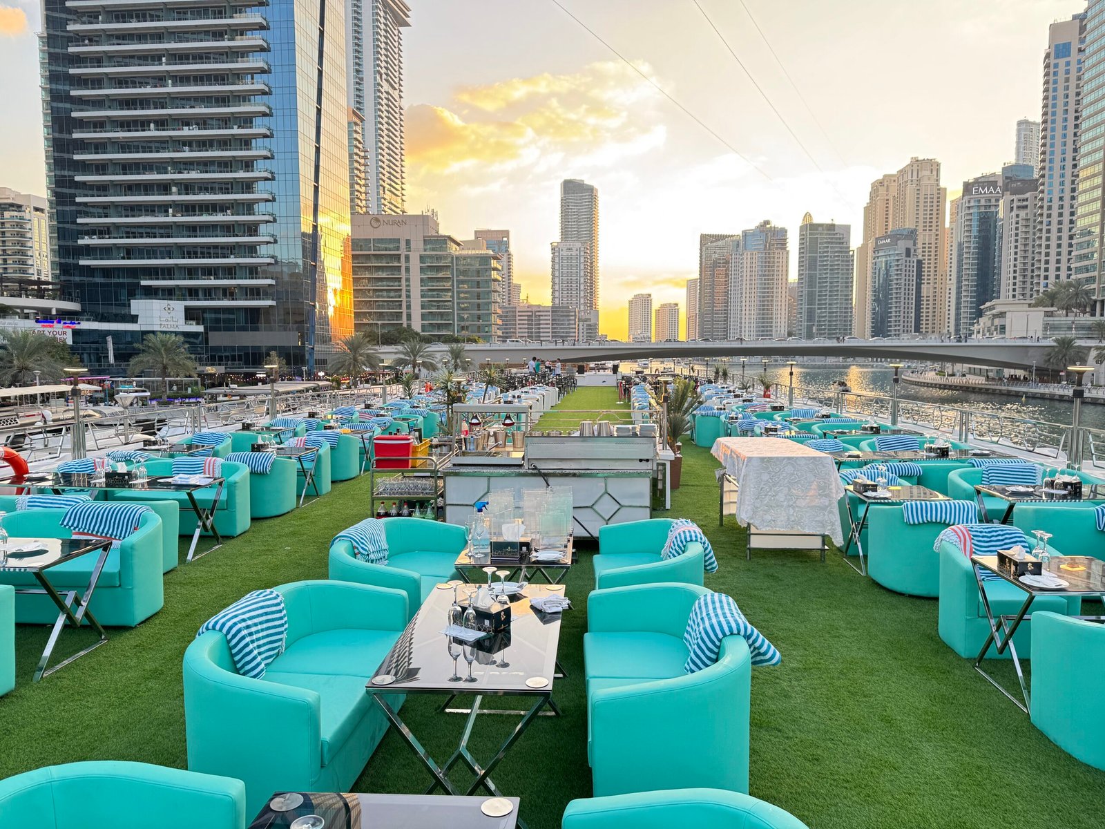 Lotus Royale Mega Yacht Dinner Cruise — photograph 3