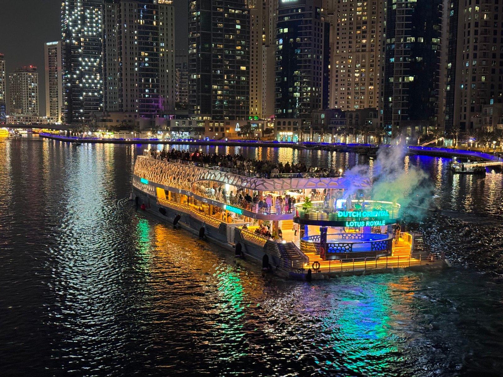 Lotus Royale Mega Yacht Dinner Cruise — photograph 2