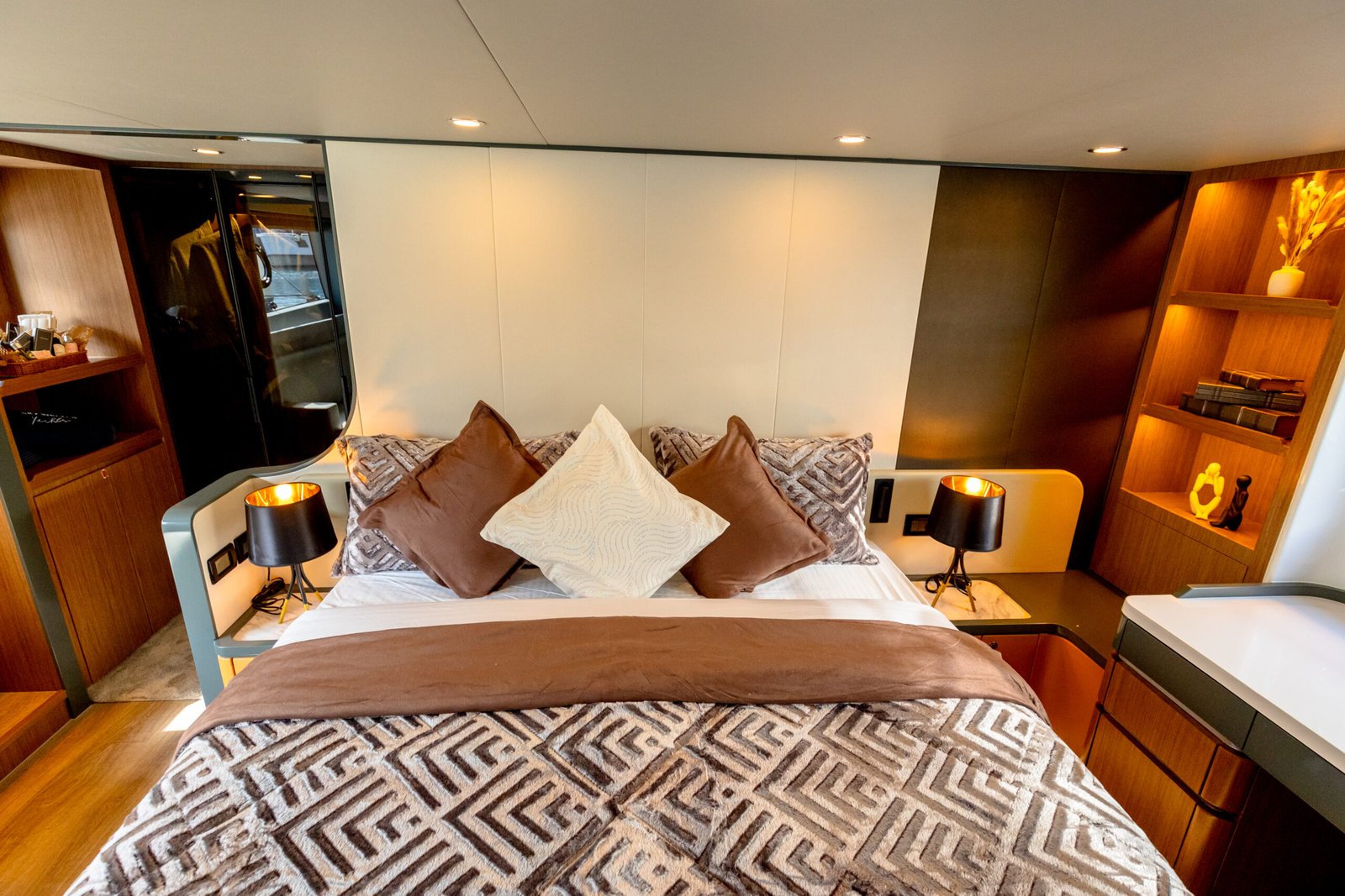 Private Yacht Charter — photograph 5