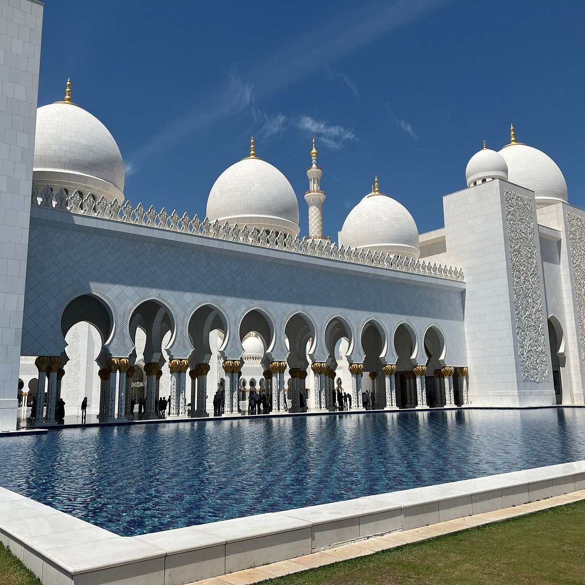 Sheikh Zayed Grand Mosque Tour — photograph 3