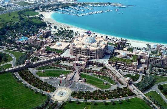 Abu Dhabi City Tour with Warner Bros World — photograph 3