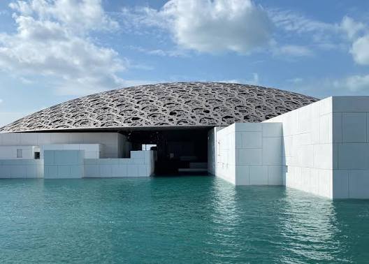 Abu Dhabi City Tour with Louvre Abu Dhabi — photograph 3
