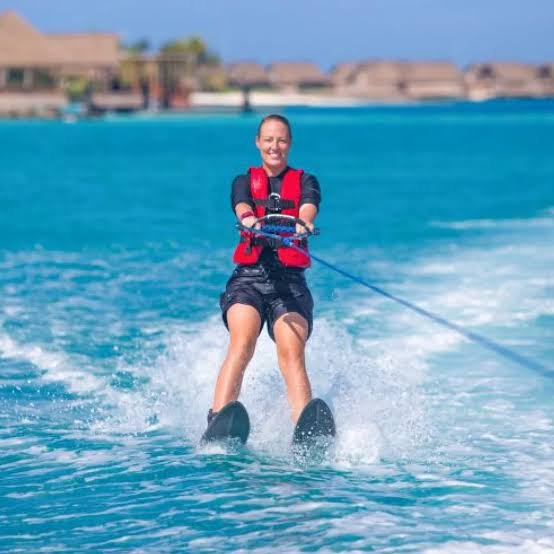 Water Skiing — photograph 2