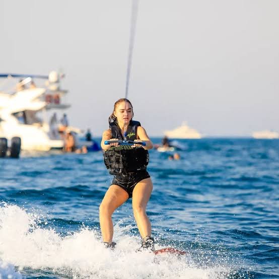 Water Skiing — photograph 3