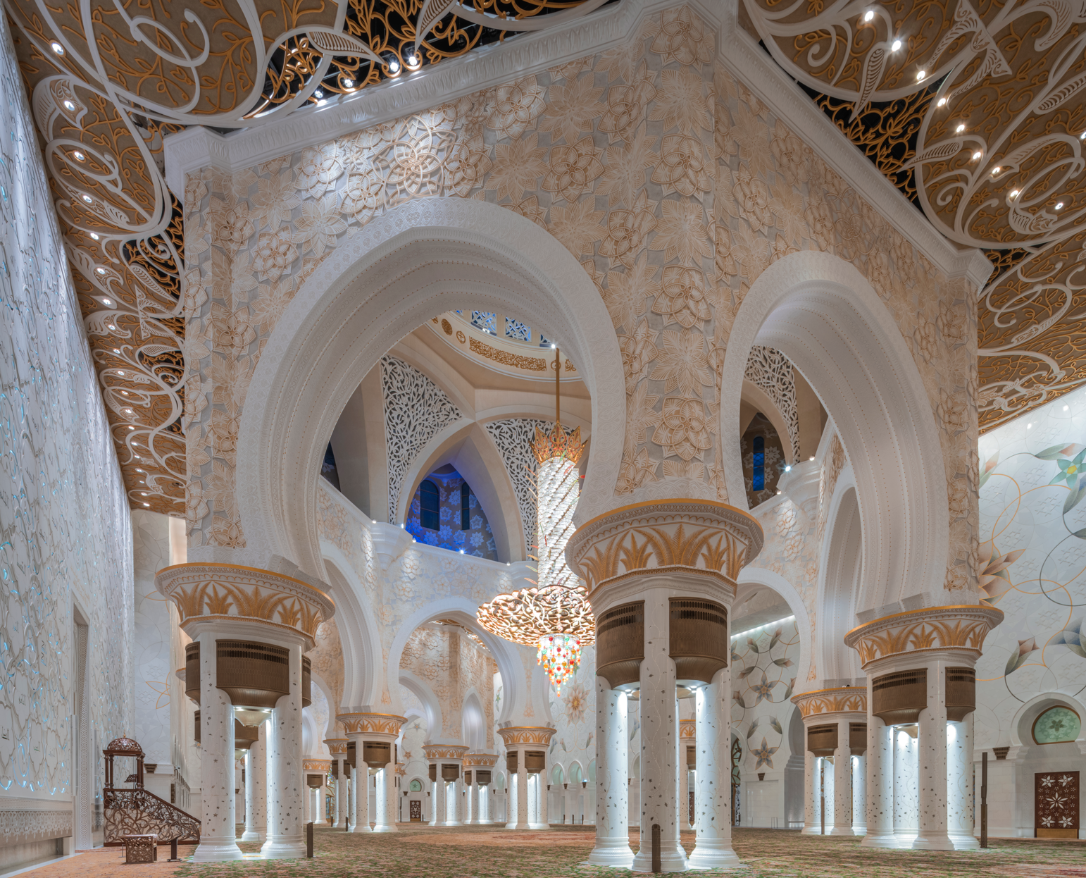 Sheikh Zayed Grand Mosque Tour — photograph 4